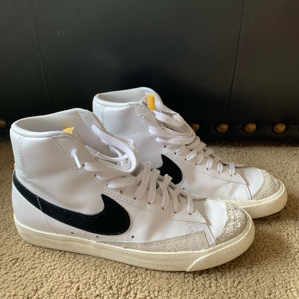 Nike Blazers Mid '77 womens size 8.5 white and black high top Blazers